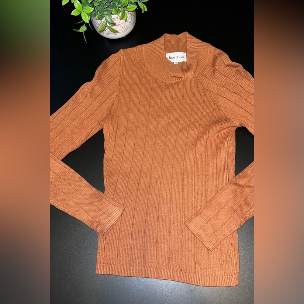 Heartloom Amandla Long Sleeved Twist Neck Top Size Medium Like New